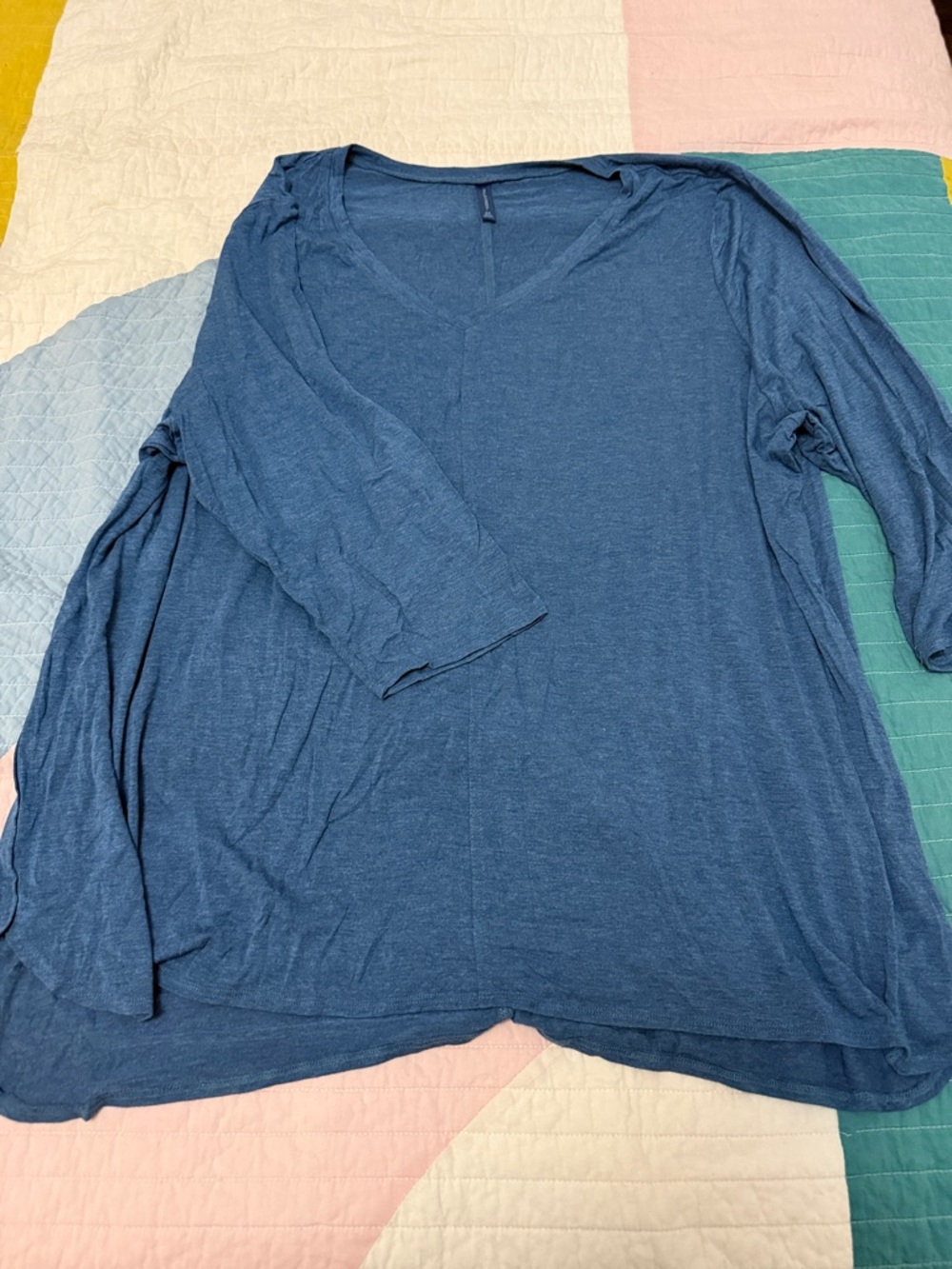 Falls Creek Women's V-Neck Long Sleeve Tunic in Blue